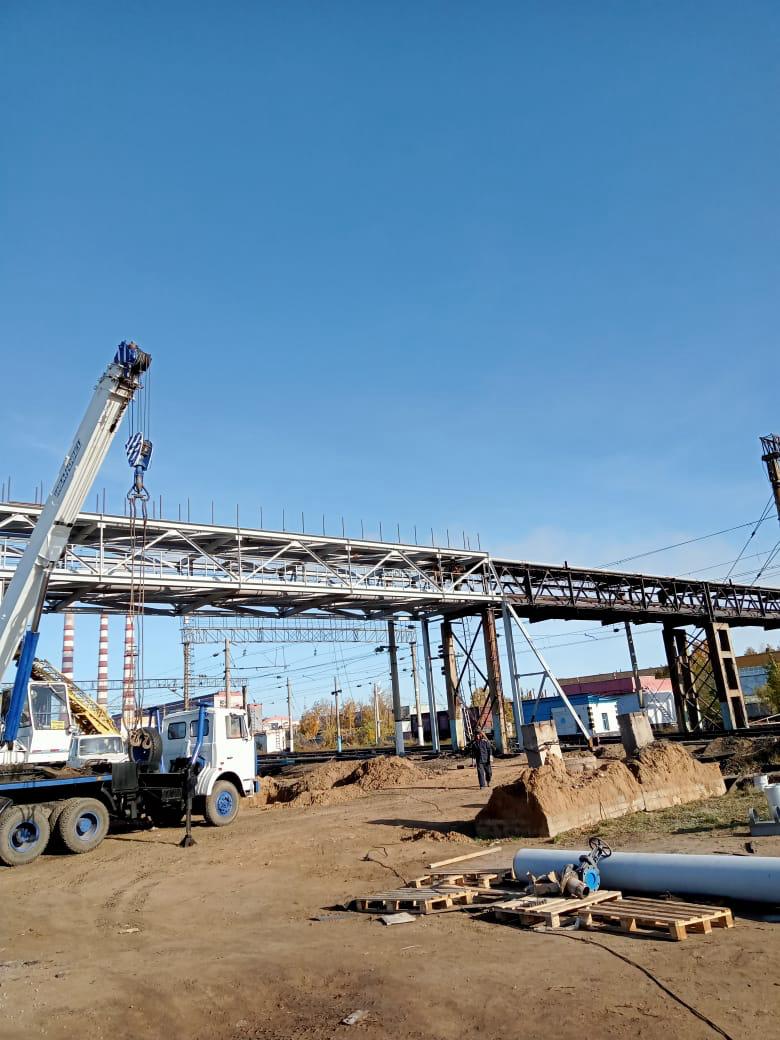 Изготовление и монтаж эстакады через железнодорожные пути 