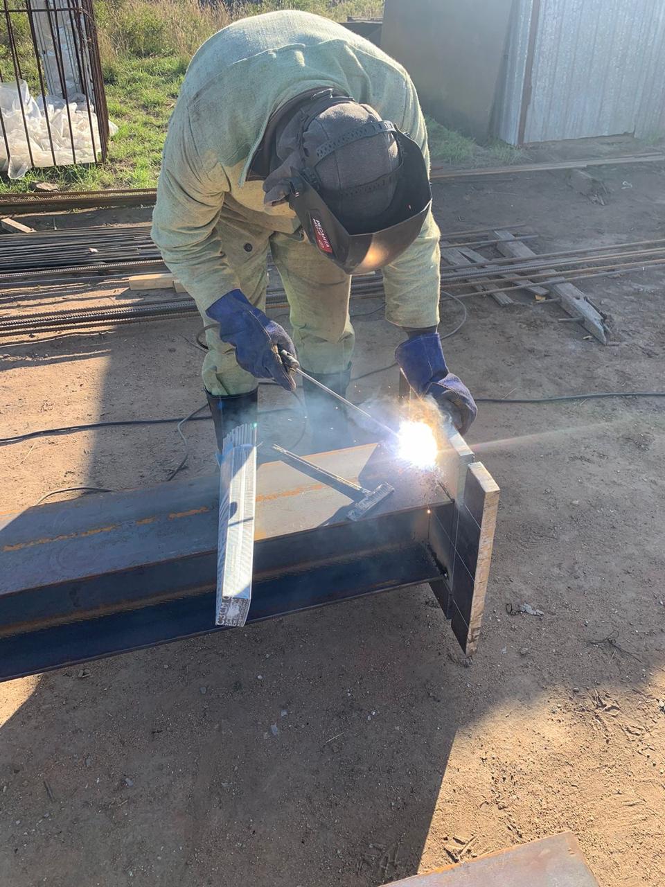 Изготовление и монтаж эстакады через железнодорожные пути 